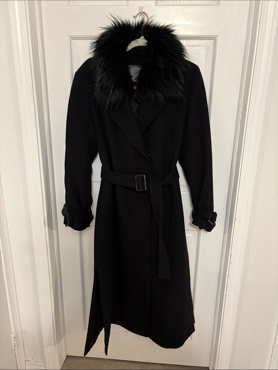 Vince Camuto Jackets & Blazers - Vince Camuto Black Trench Coat with Faux Fur Collar